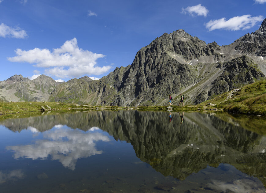 Wandern an einem Bergsee | © DAV/Wolfgang Ehn Wandern an einem Bergsee | © DAV/Wolfgang Ehn