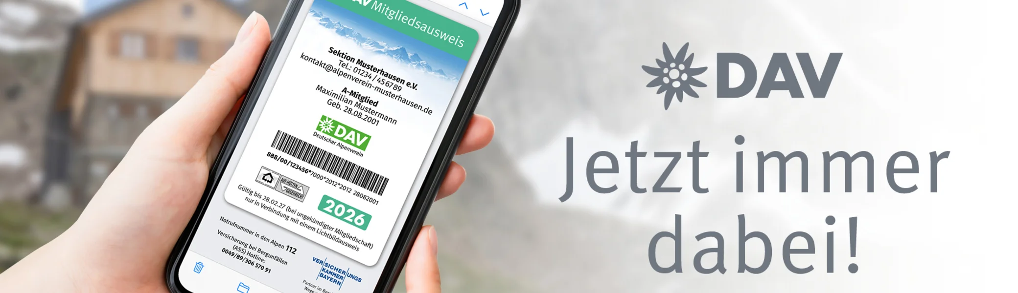 Ein Smartphone mit dem digitalen Mitgliedsausweis im Display | © DAV